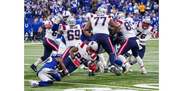 Indianapolis Colts avslutade New England Patriots vinnarsvit på sju matcher Indianapolis Colts avslutade New England Patriots vinnarsvit på sju matcher